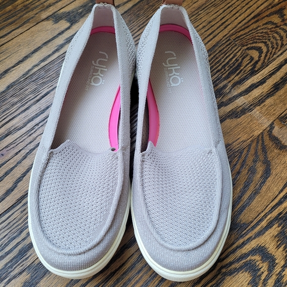 Ryka Shoes - Like New/New Ryka Veronica size 7W